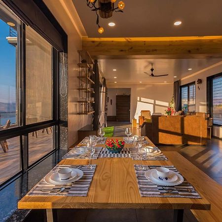 Eyes On The Lake By Stayvista - A Hillside Villa With A Captivating View Of The River Pune Exterior foto