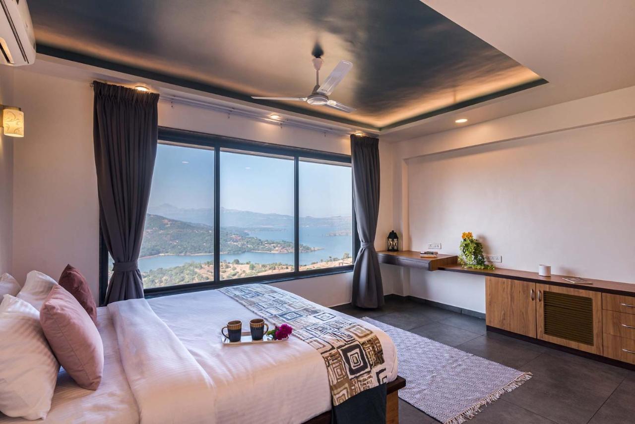 Eyes On The Lake By Stayvista - A Hillside Villa With A Captivating View Of The River Pune Exterior foto